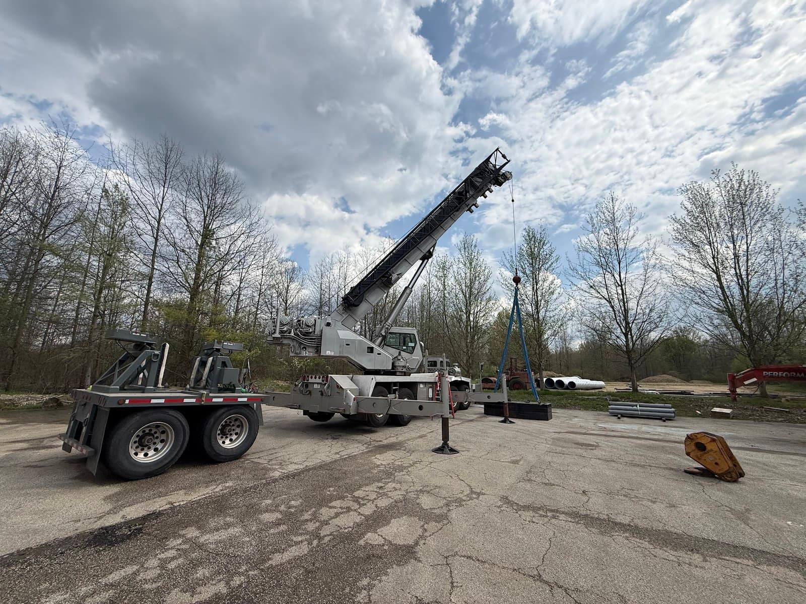 Hydraulic truck crane staged